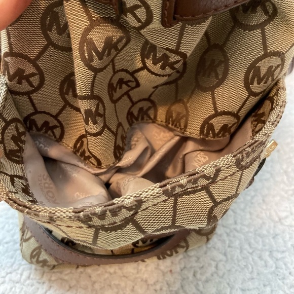 Michael Kors Gansevoort Monogram Canvas Large Tote - Picture 9 of 14